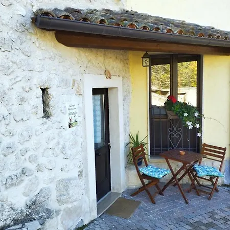 Alloggio Agrituristico Abruzzomio - Casa Somarello Goriano Valli Exterior photo